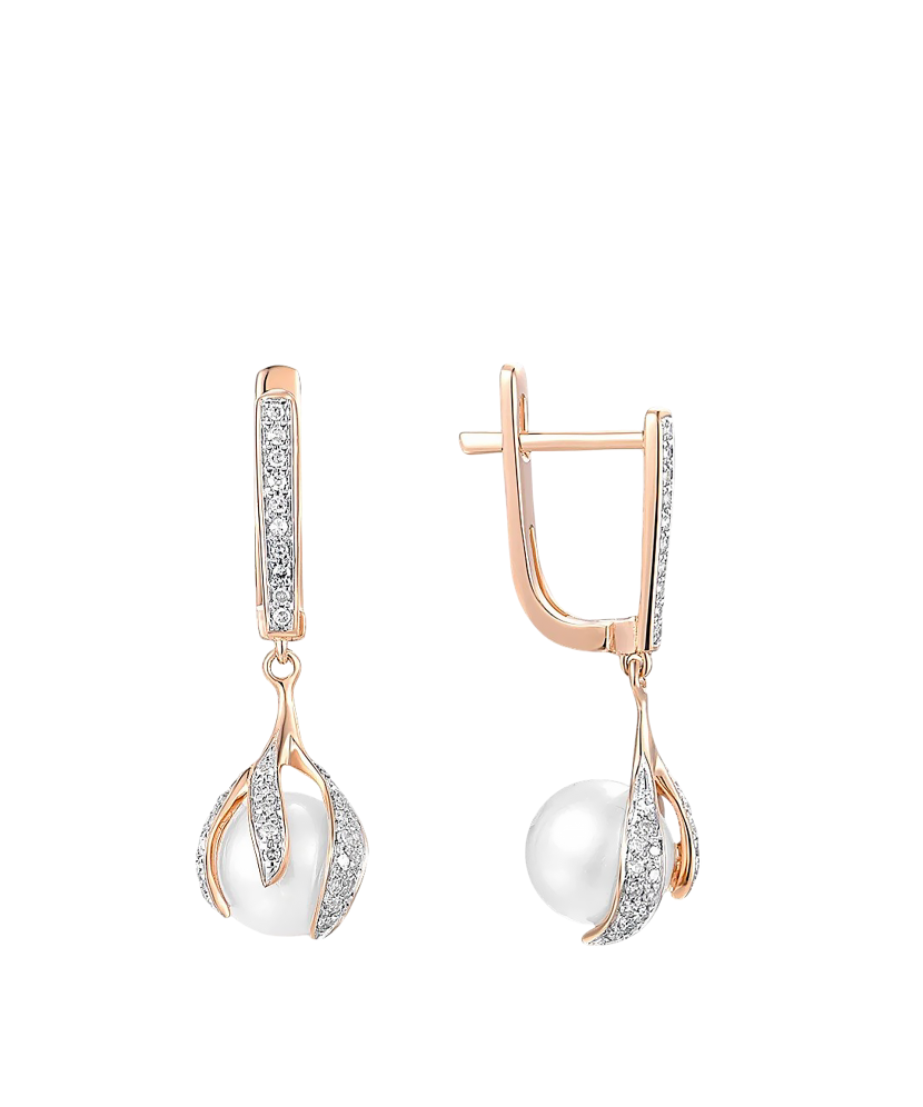 Kultaiset korvakorut timanteilla ja helmillä