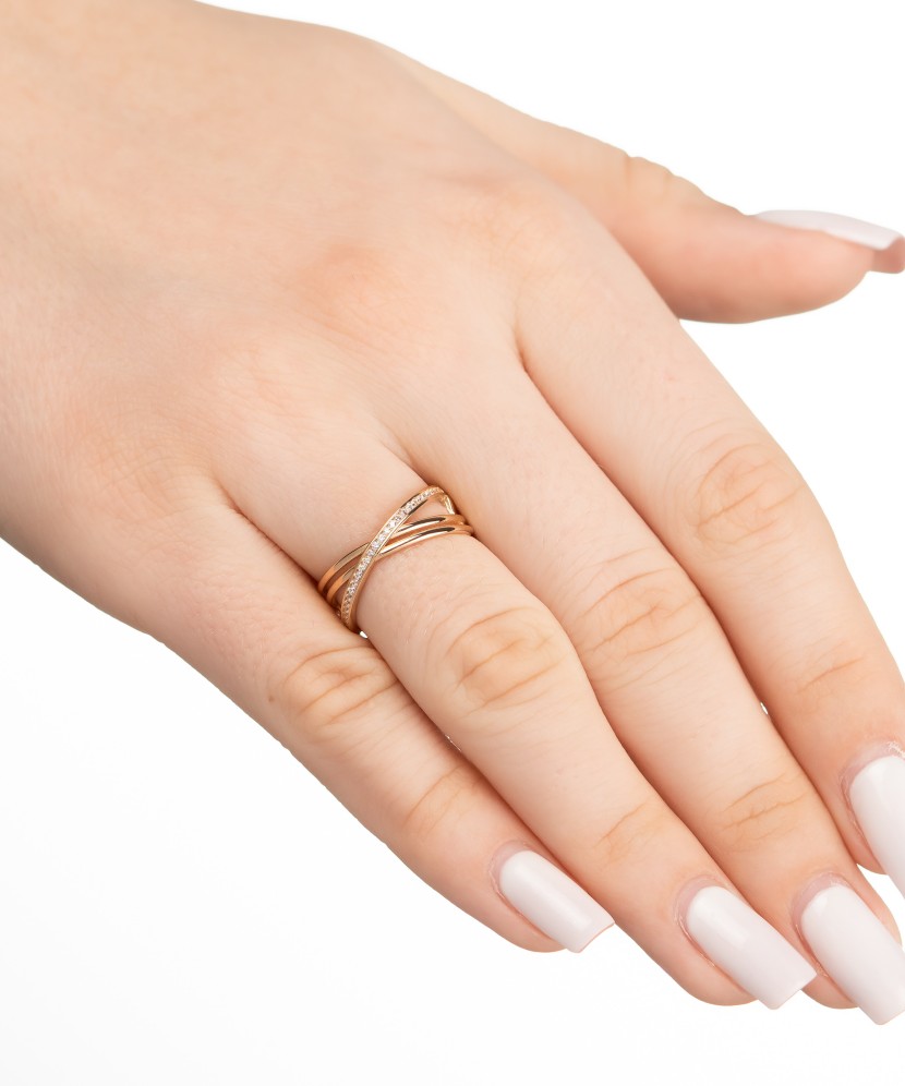 Gold ring with zircons