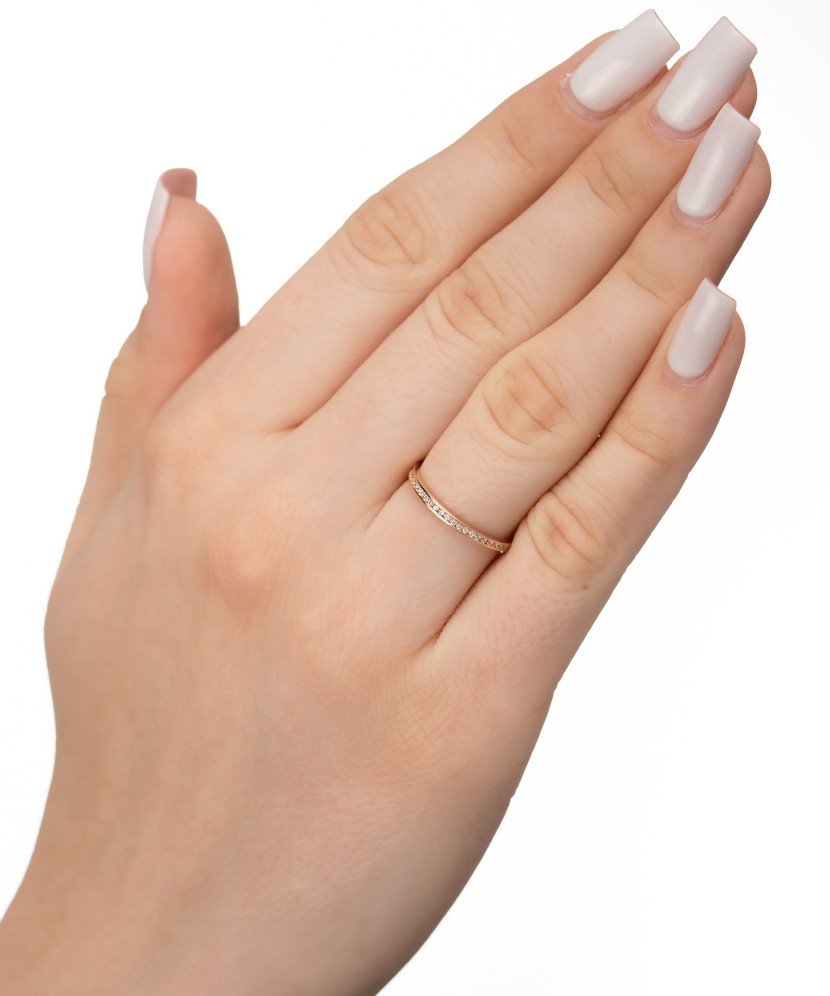 Gold ring with zircons