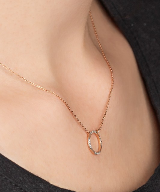 White gold chain with diamond pendant