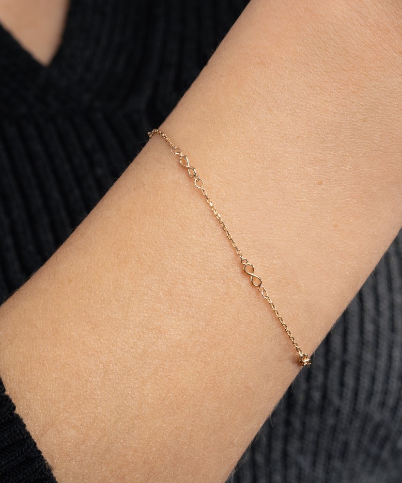 Gold bracelet "infinity"