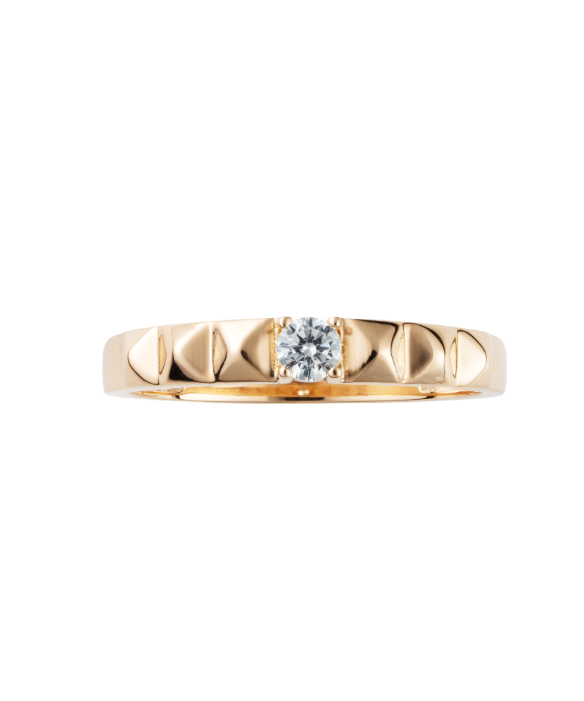 Gold ring with zirconium