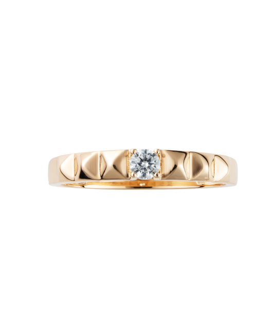 Gold ring with zirconium