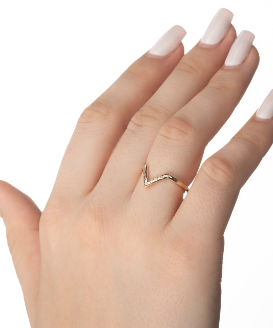 Gold ring with zircons