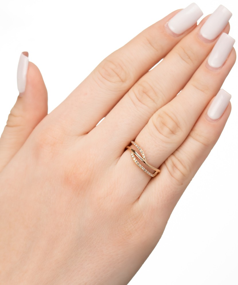 Gold ring with zircons