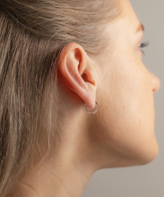 Gold earrings with zircons