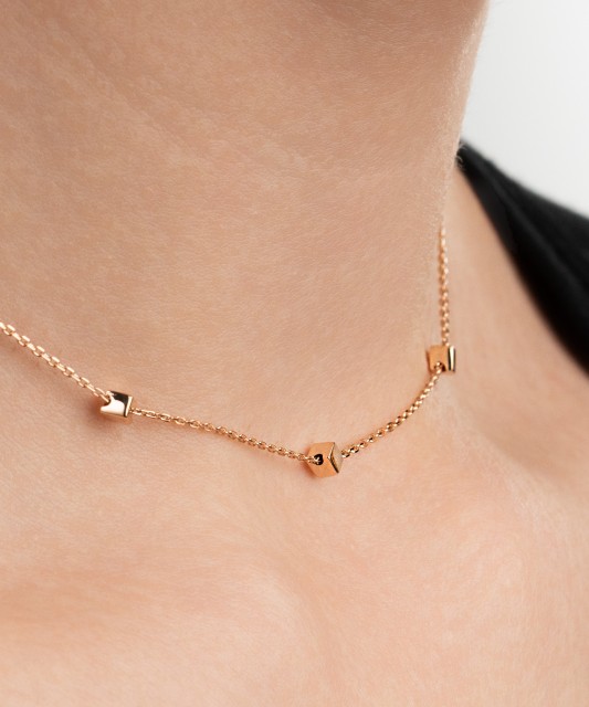 Gold chain with pendant