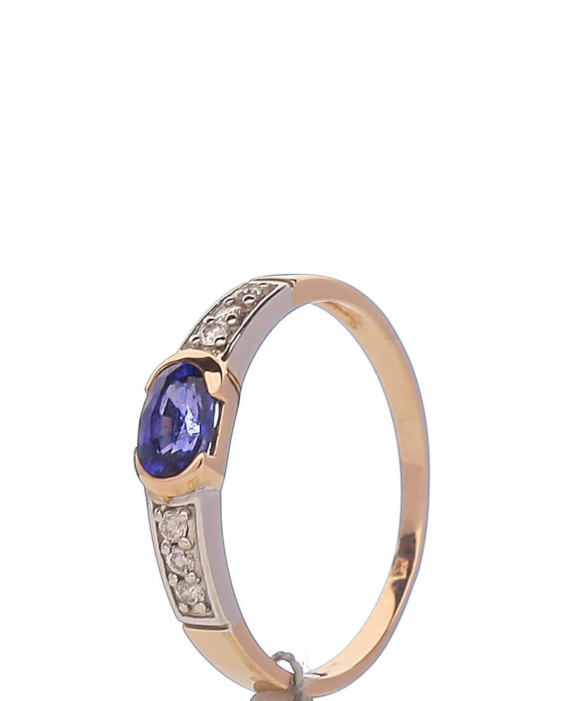 Gold ring with sapphire and diamonds