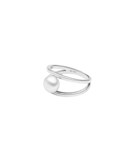 Sterling silver ring with pearl
