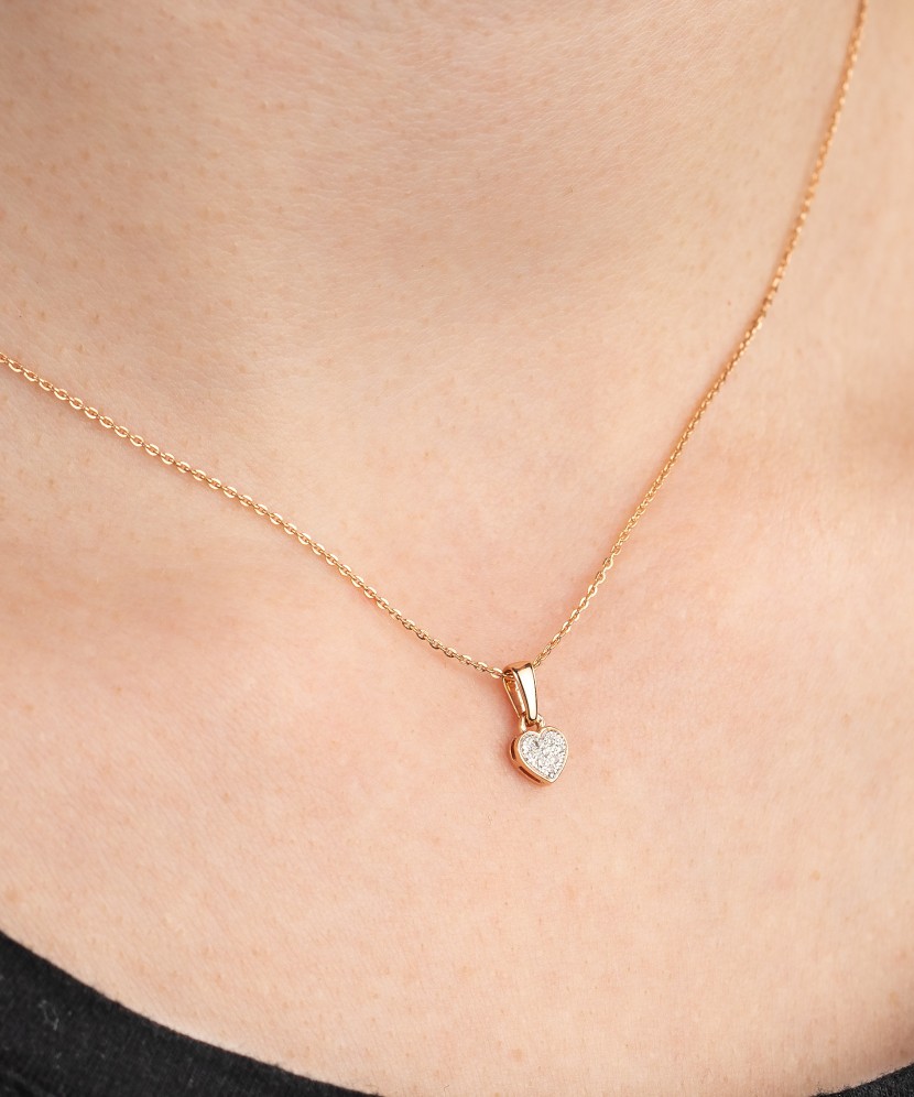 White gold pendant with diamonds