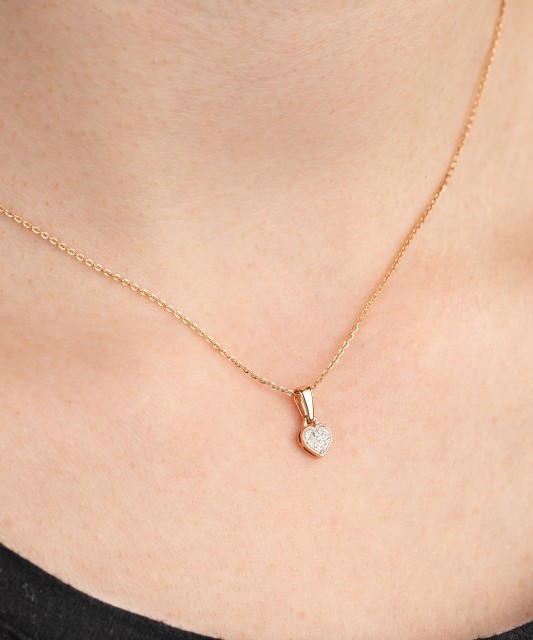 White gold pendant with diamonds