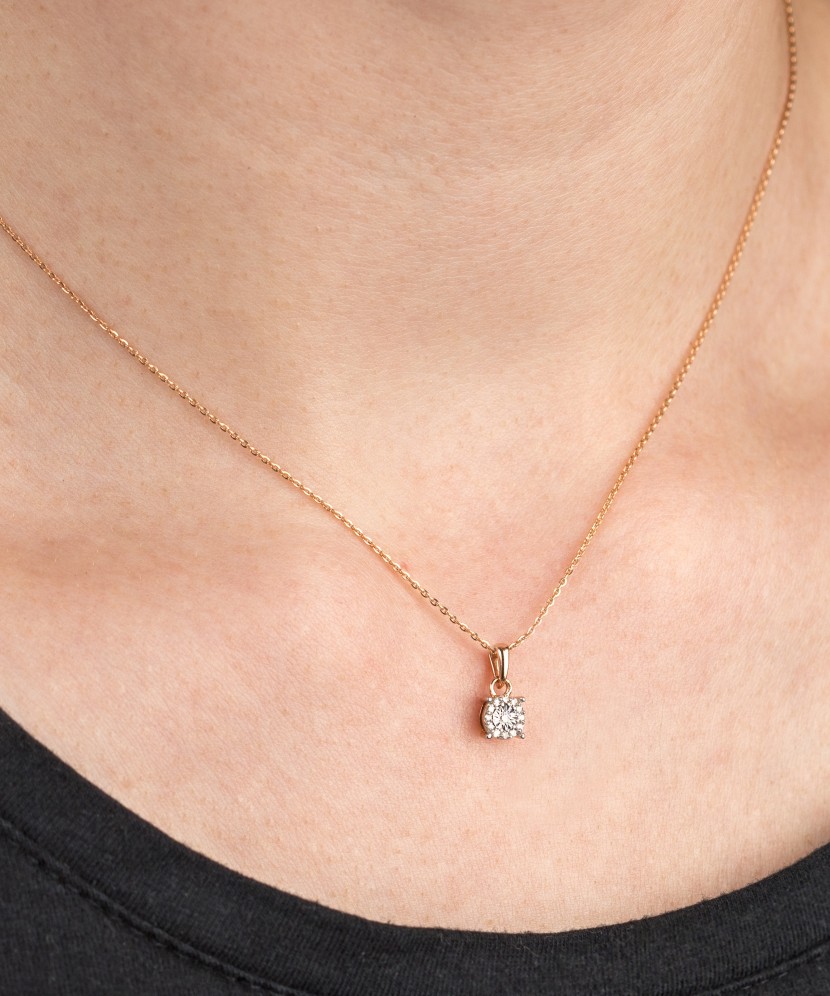 White gold pendant with diamonds