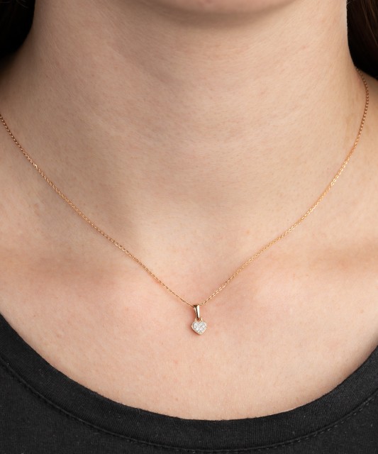 White gold pendant with diamonds