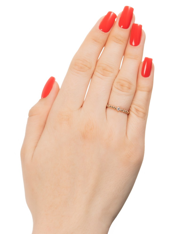 Kultasormus zirkonialla