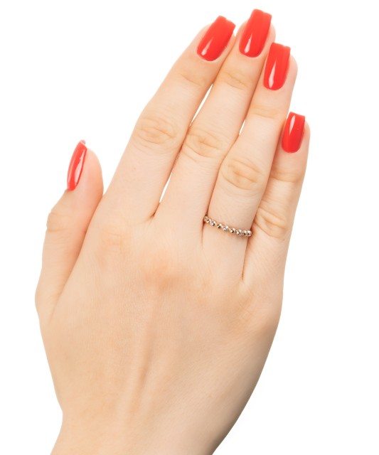 Kultasormus zirkoneilla