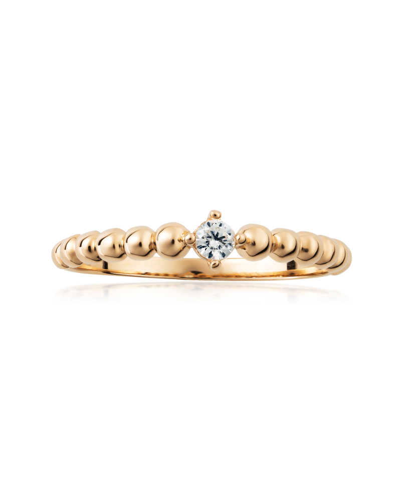 Gold ring with zirconium