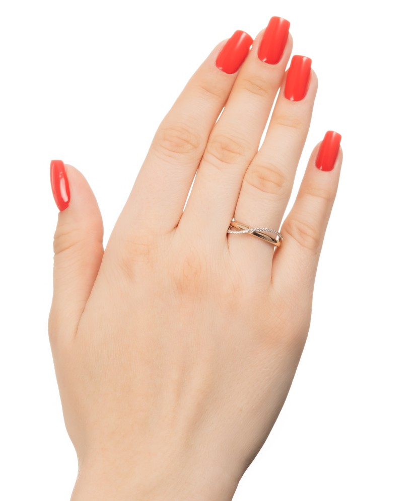 Gold ring with zircons