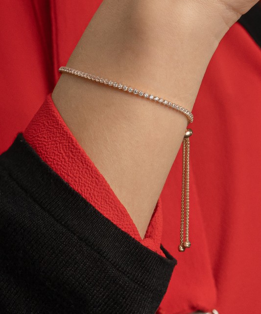 Kultainen rannekoru zirkoneilla