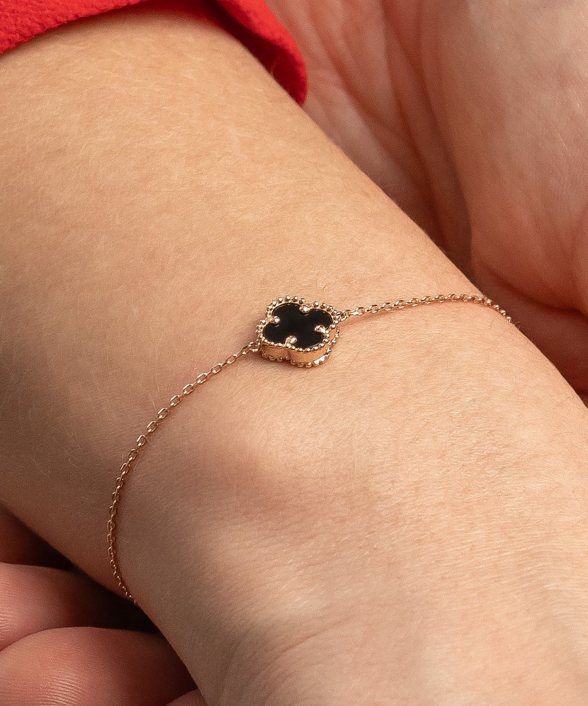 Gold bracelet with enamel