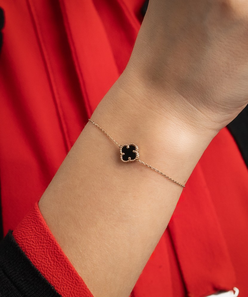 Gold bracelet with enamel