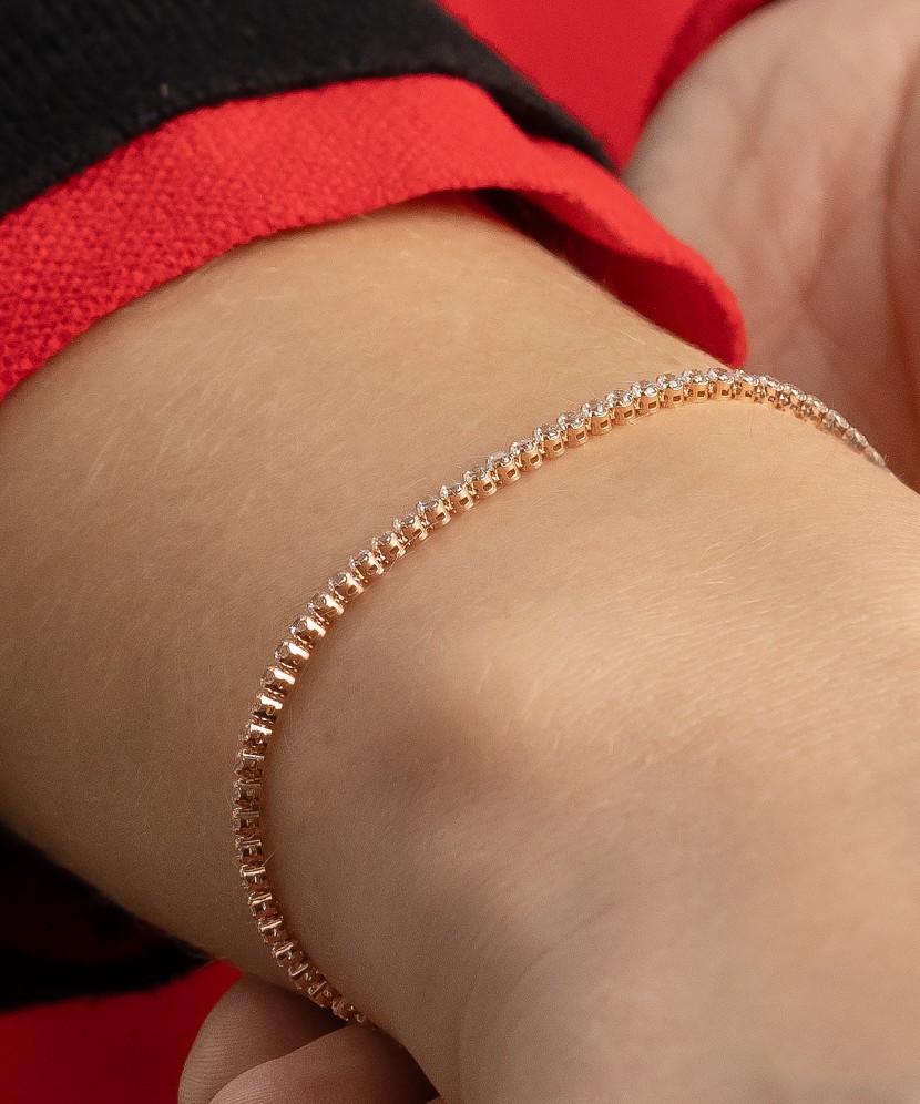 Gold bracelet with zircons