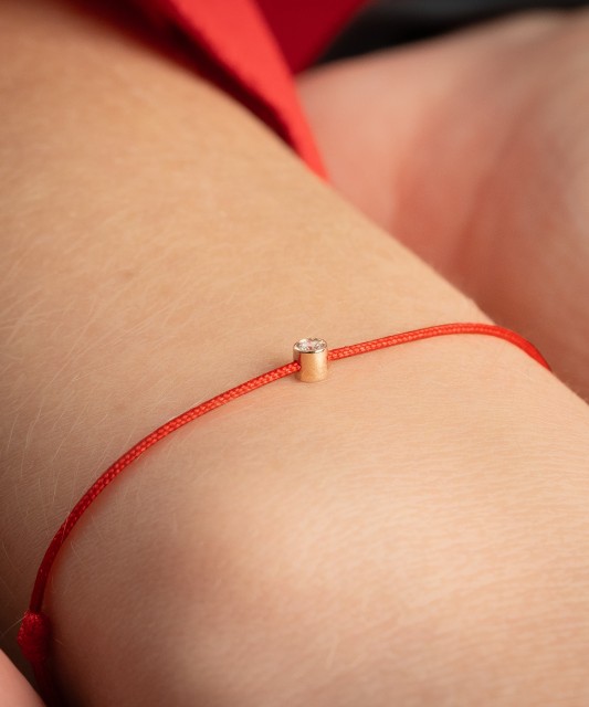 Red string bracelet With gold and diamond pendant 0.05ct