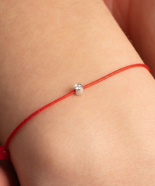 Red string bracelet with white gold and diamond pendant 0.05ct