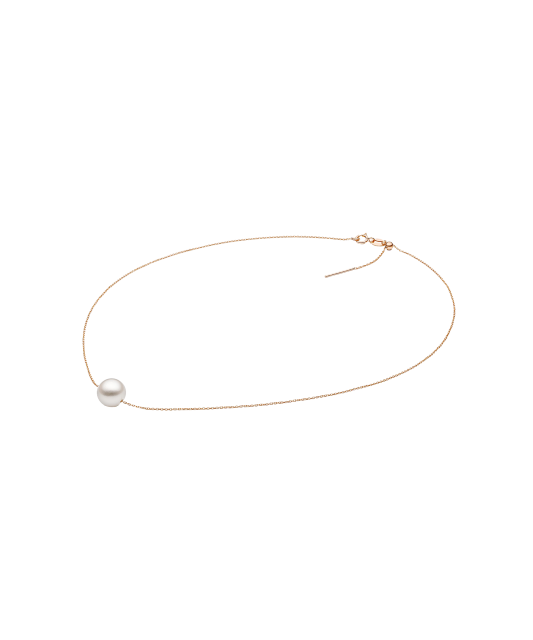 Gold chain with pearl pendant