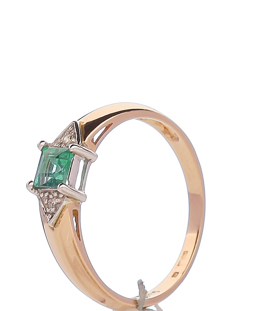 Gold ring with emerald and diamonds