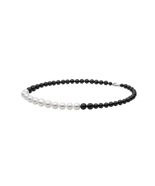 Necklace with onyx and pearl