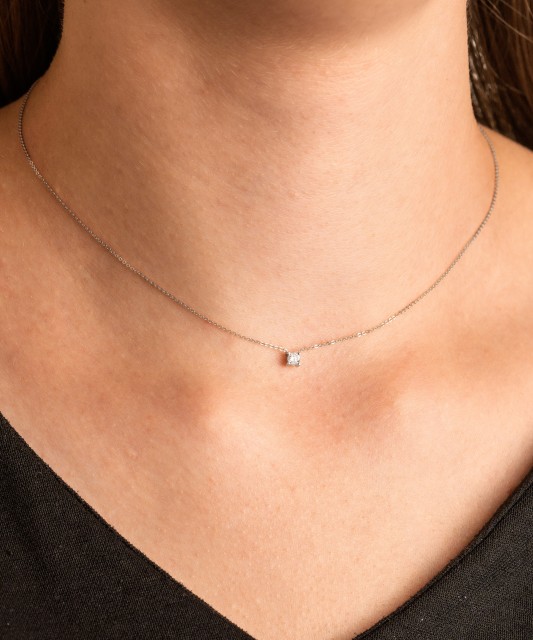 White Gold chain with diamond pendant