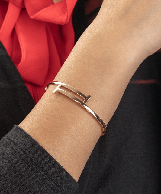 Kultainen kiinteä rannekoru