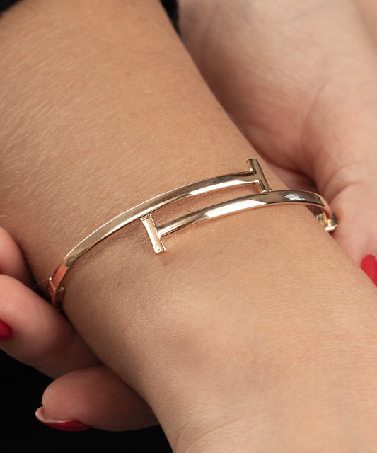 Kultainen kiinteä rannekoru