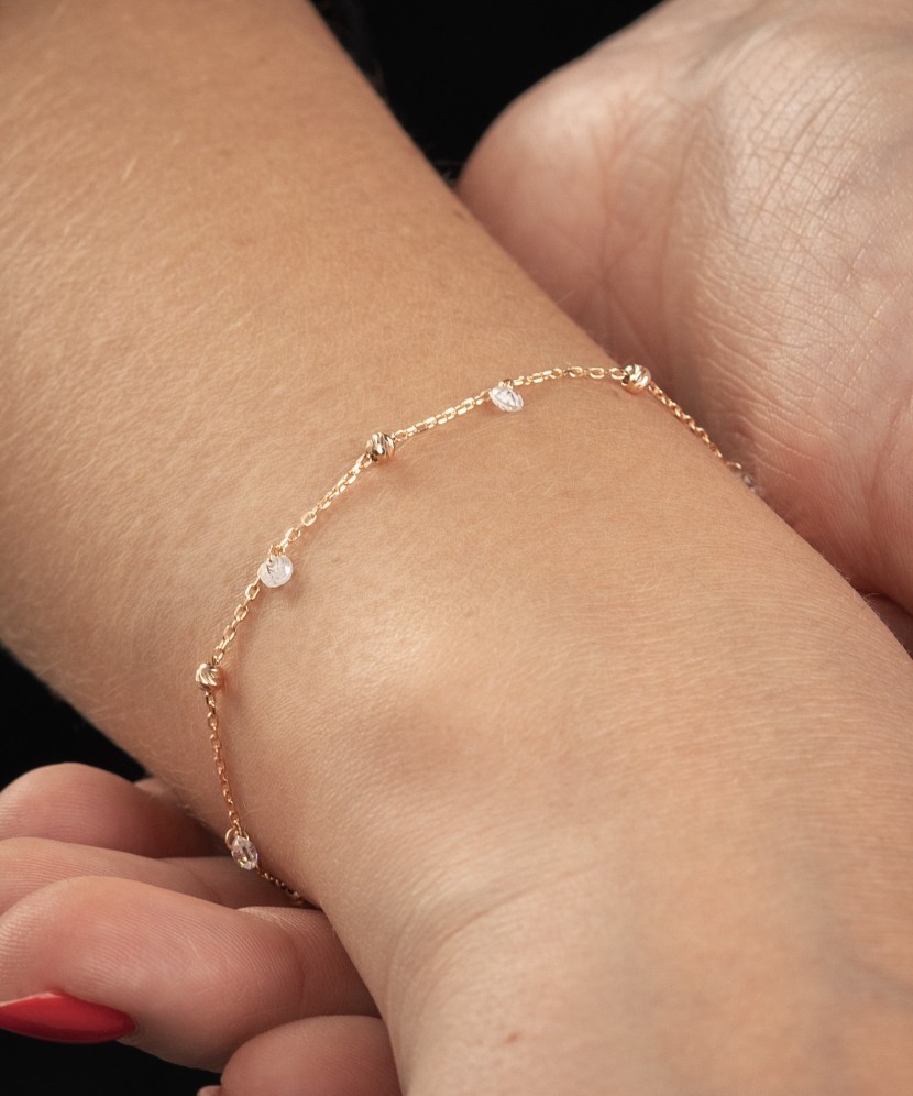 Gold bracelet with zircons