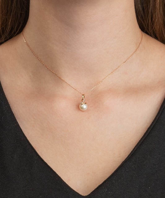 Gold Chain With pearl and diamond pendant