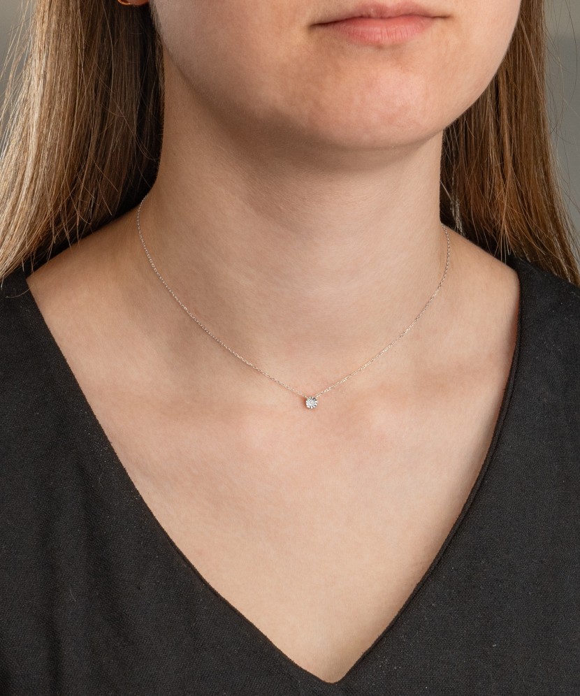 White gold chain with diamond pendant