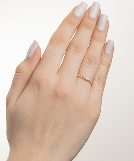 Gold ring with diamonds