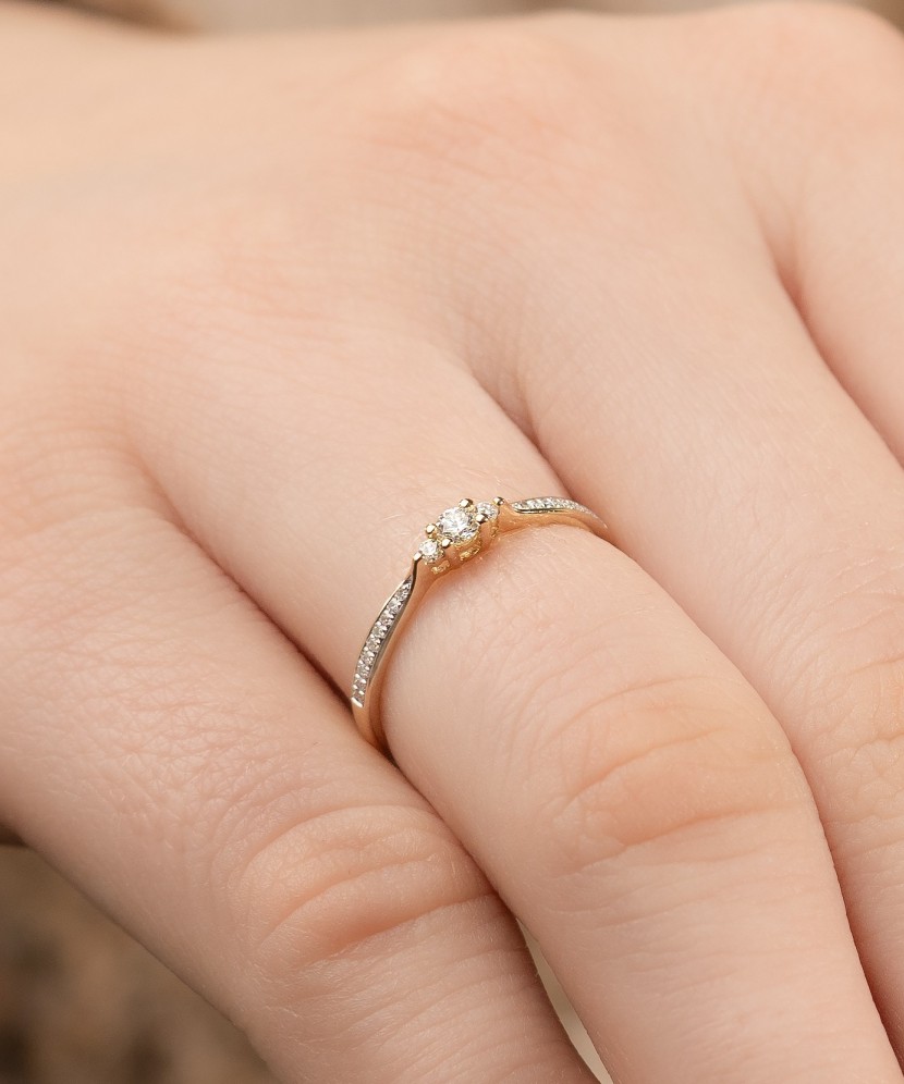 Gold ring with diamonds