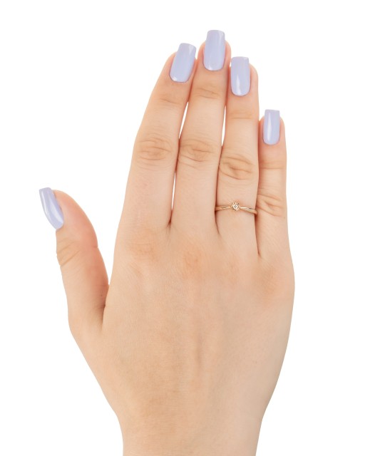 Gold ring with diamond