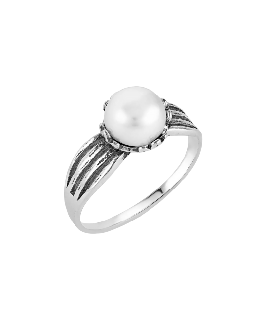 Sterling silver ring with pearl