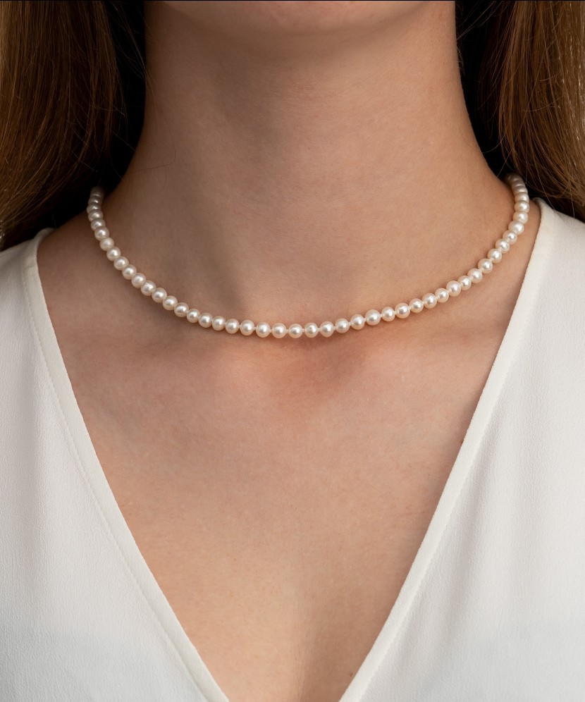 Pearl necklaces with gold