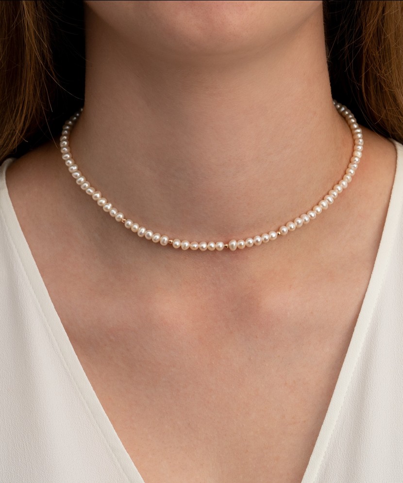 Pearl necklaces with gold