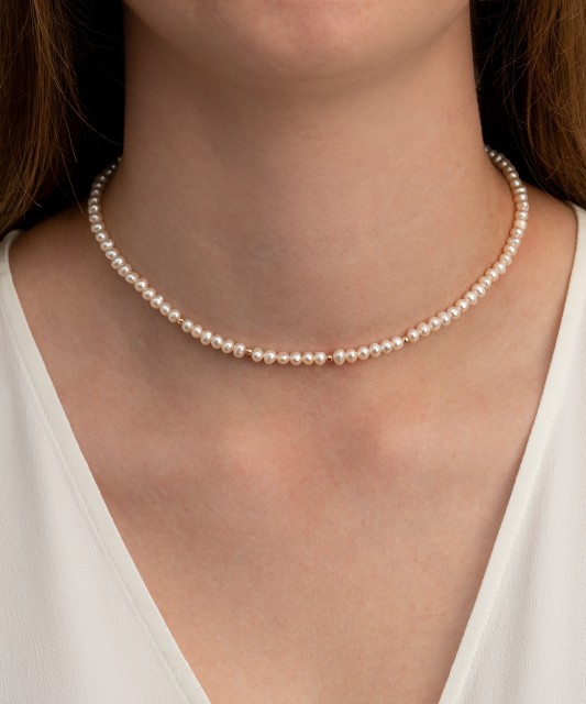 Pearl necklaces with gold