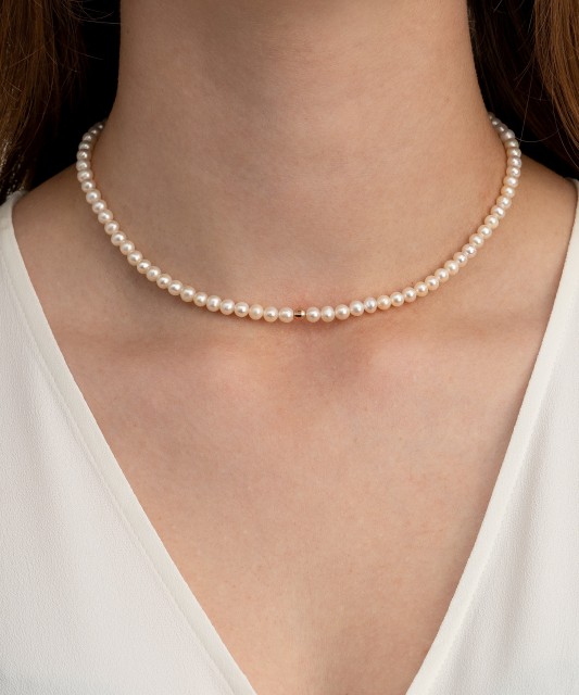Pearl necklaces with gold