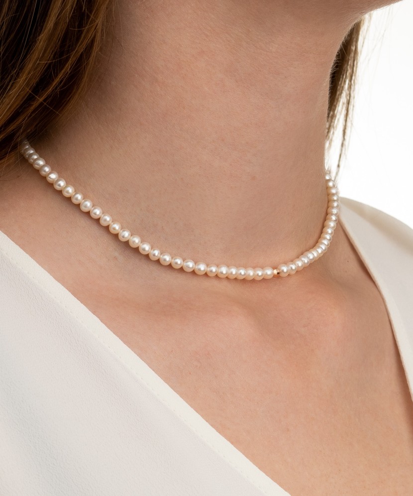 Pearl necklaces with gold