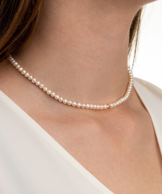 Pearl necklaces with gold