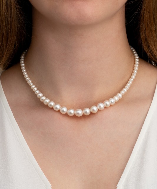 Pearl necklaces with gold