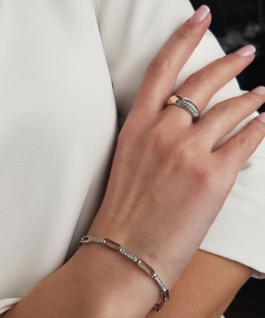 Hopeinen rannekoru zirkoneilla kullalla peitetty