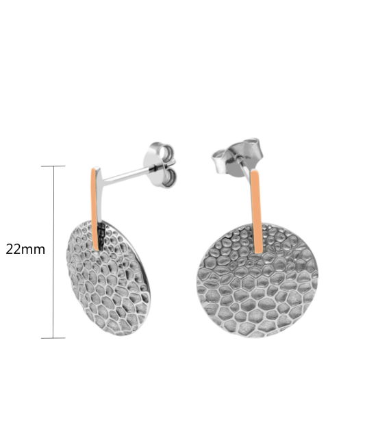 Hopeiset korvakorut peittää kullalla