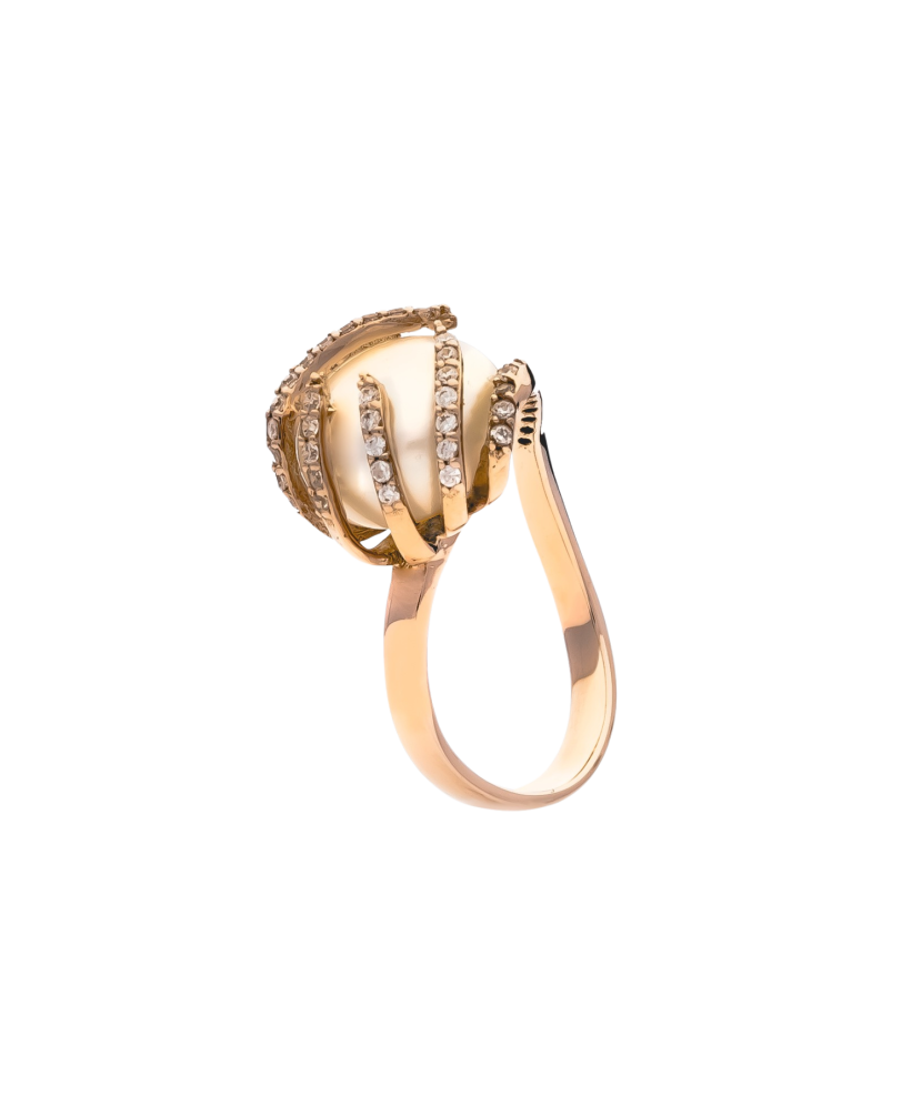 Gold ring with pearl and zircons